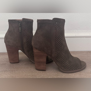 Lucky Brand LP- Lakyn Peep Toe Stacked Heel Sz 8.5‎